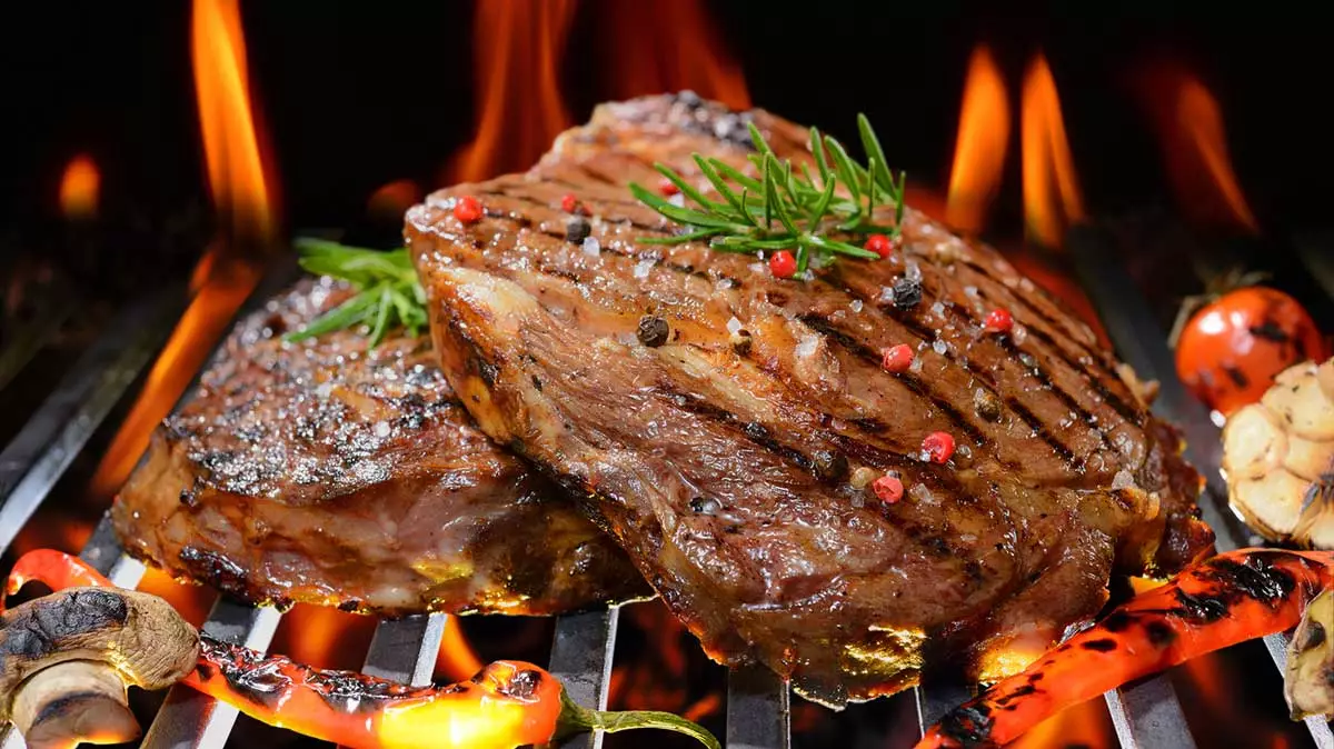 Hanyagoljuk a grillszezont, akár rákkeltő is lehet a grillhús!